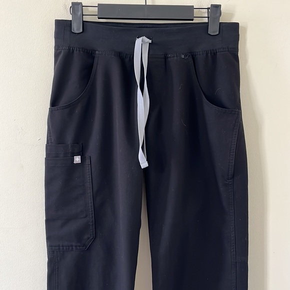FIGS Black Kade Cargo Scrub Pants Size Extra Small Petite - Picture 5 of 14